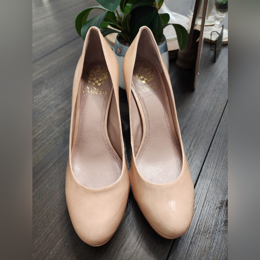 Vince Camuto nude heels 7 1/2 or 37 1/2